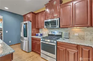 10908 177th Ave Ct E, Bonney Lake, WA 98391 - Photo 9