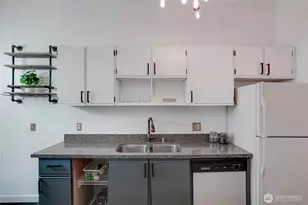 1100 Harrington Ave NE, Renton, WA 98056 - Photo 7