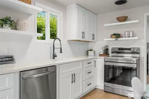 724 N 104th St, Seattle, WA 98133 - Photo 3