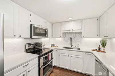 4081 224th Lane SE #210, Issaquah, WA 98029 - Photo 7