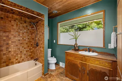 2008 E Lake Sammamish Parkway NE, Sammamish, WA 98074 - Photo 11