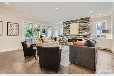 2121 109th Avenue SE, Bellevue, WA 98004 - Photo 3