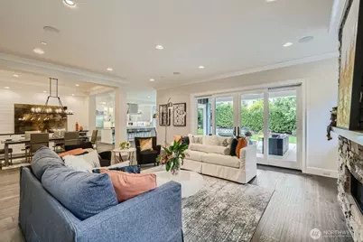 2121 109th Avenue SE, Bellevue, WA 98004 - Photo 5