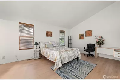 13405 SE 56th Pl, Bellevue, WA 98006 - Photo 17