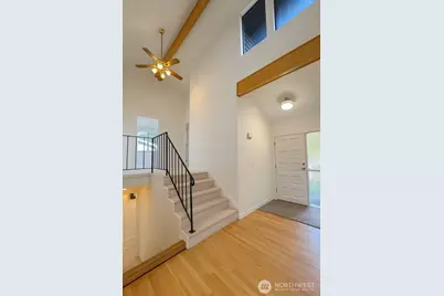 13405 SE 56th Pl, Bellevue, WA 98006 - Photo 15