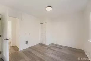 105 E 96th St, Tacoma, WA 98445 - Photo 9