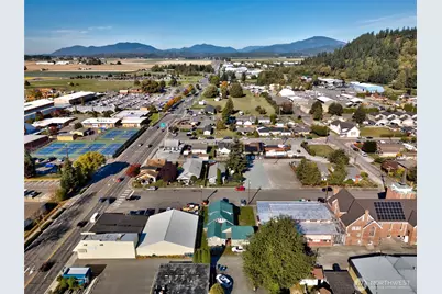 118 E Victoria Avenue, Burlington, WA 98233 - Photo 9