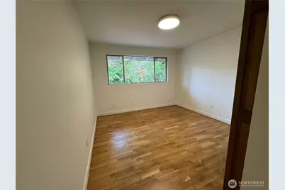 8505 NE 27th Place, Clyde Hill, WA 98004 - Photo 17