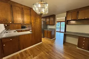 8505 NE 27th Pl, Clyde Hill, WA 98004 - Photo 11