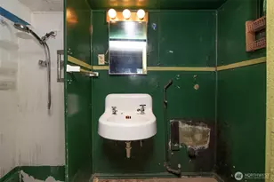 216 E 10th St, Port Angeles, WA 98362 - Photo 23