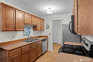 750 N 143rd St, Seattle, WA 98133 - Photo 3