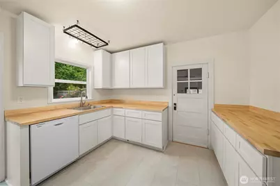 1509 Rainer Street, Sumner, WA 98390 - Photo 5