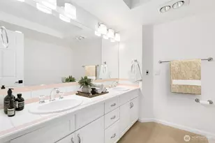 11011 NE 12th St, Bellevue, WA 98004 - Photo 15