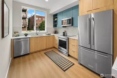 318 E Bellevue Avenue E, Seattle, WA 98102 - Photo 3