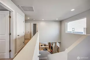 304 NE Shadowhawk Ln, Bremerton, WA 98311 - Photo 27