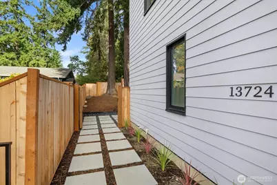 13724 22nd Avenue NE, Seattle, WA 98125 - Photo 3