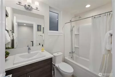 9229 B 16th Avenue SW, Seattle, WA 98106 - Photo 23