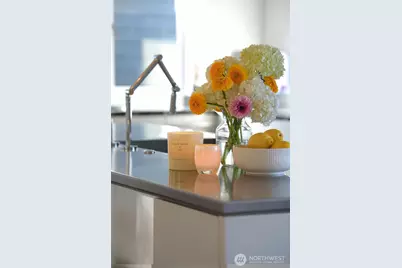 1615 39th Avenue E, Seattle, WA 98112 - Photo 9