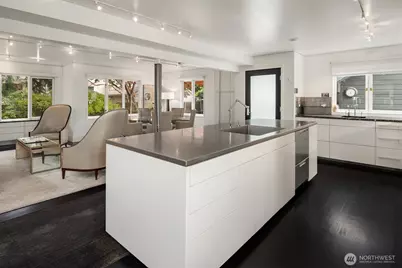 1615 39th Avenue E, Seattle, WA 98112 - Photo 3