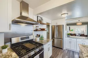 10345 Ashworth Ave N, Seattle, WA 98133 - Photo 11