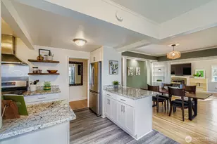 10345 Ashworth Ave N, Seattle, WA 98133 - Photo 9