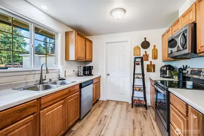 17321 Spanaway Lane E, Spanaway, WA 98387 - Photo 13