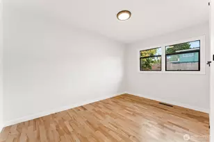 2013 E 16th St, Bremerton, WA 98310 - Photo 13