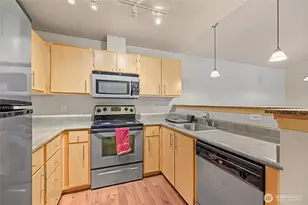 10709 Valley View Rd, Bothell, WA 98011 - Photo 15