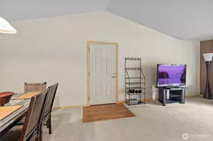 10709 Valley View Rd, Bothell, WA 98011 - Photo 5