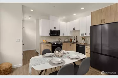 10306 E Midvale Avenue N, Seattle, WA 98133 - Photo 5