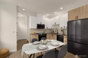 10306 E Midvale Ave N, Seattle, WA 98133 - Photo 5