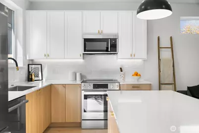 320 N 84th Street, Seattle, WA 98103 - Photo 9