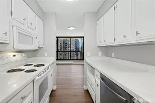 2100 3rd Ave, Seattle, WA 98121 - Photo 11