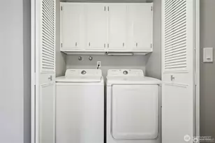 2100 3rd Ave, Seattle, WA 98121 - Photo 23