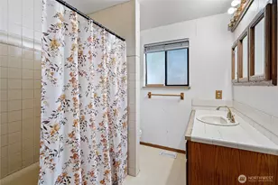 26707 Orville Rd E, Orting, WA 98360 - Photo 13