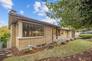 7915 37th Ave S, Seattle, WA 98118 - Photo 3