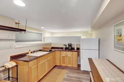 7911 5th Avenue NE #2, Seattle, WA 98115 - Photo 3