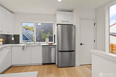 4107 25th Avenue SW, Seattle, WA 98106 - Photo 13