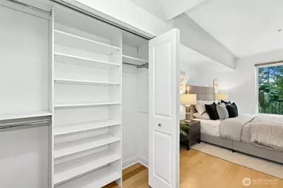 18707 SE Newport Way #102, Issaquah, WA 98027 - Photo 15