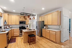 1233 160th St SW, Lynnwood, WA 98087 - Photo 5