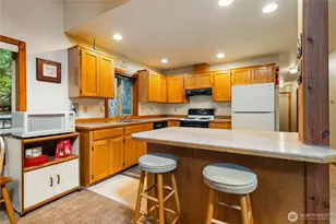 7077 Austin Pass Rd, Glacier, WA 98244 - Photo 9