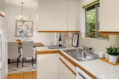 6037 NE 61st Street, Seattle, WA 98115 - Photo 15