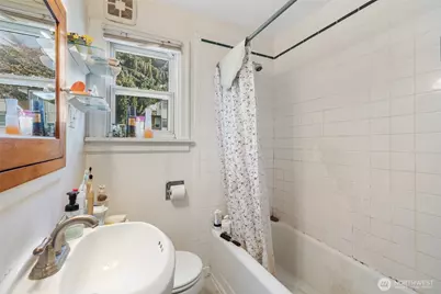 10346 Interlake Avenue N, Seattle, WA 98133 - Photo 7