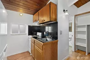 1718 Summit Ave, Seattle, WA 98122 - Photo 5