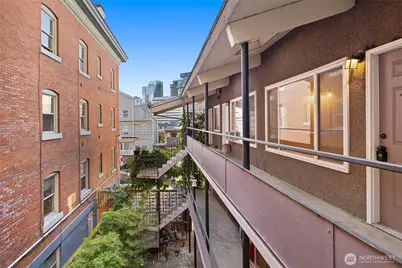 1718 Summit Avenue, Seattle, WA 98122 - Photo 1