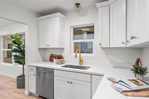 610 W Halladay St, Seattle, WA 98119 - Photo 11