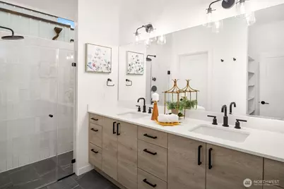 1013 C 6th Avenue N, Seattle, WA 98109 - Photo 21