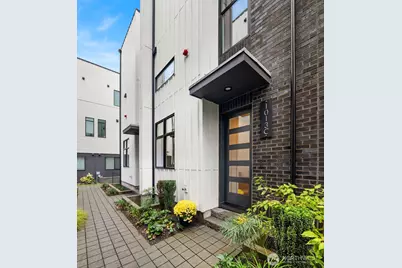 1013 C 6th Avenue N, Seattle, WA 98109 - Photo 3