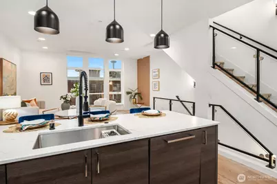 1013 C 6th Avenue N, Seattle, WA 98109 - Photo 15