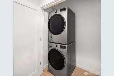 1013 C 6th Avenue N, Seattle, WA 98109 - Photo 23